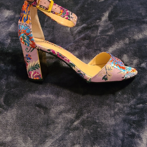J Reneè Floral Sandals - Picture 5 of 7